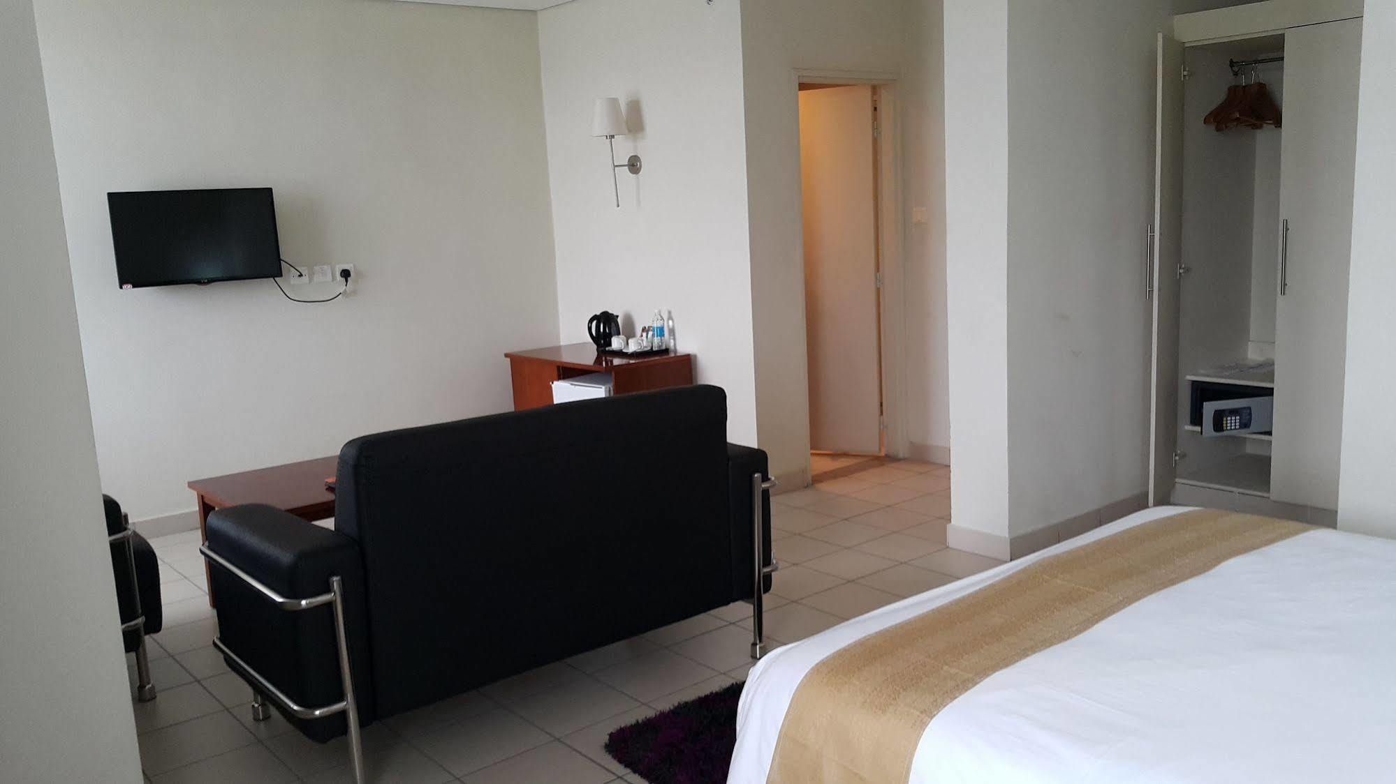 Tinapa Lakeside Hotel Calabar Exterior foto